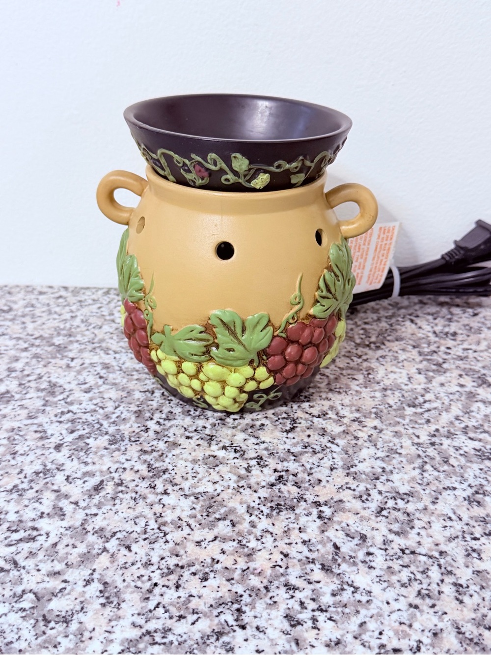 Scentsy Warmer GRAPEVINE retired, Tuscan style